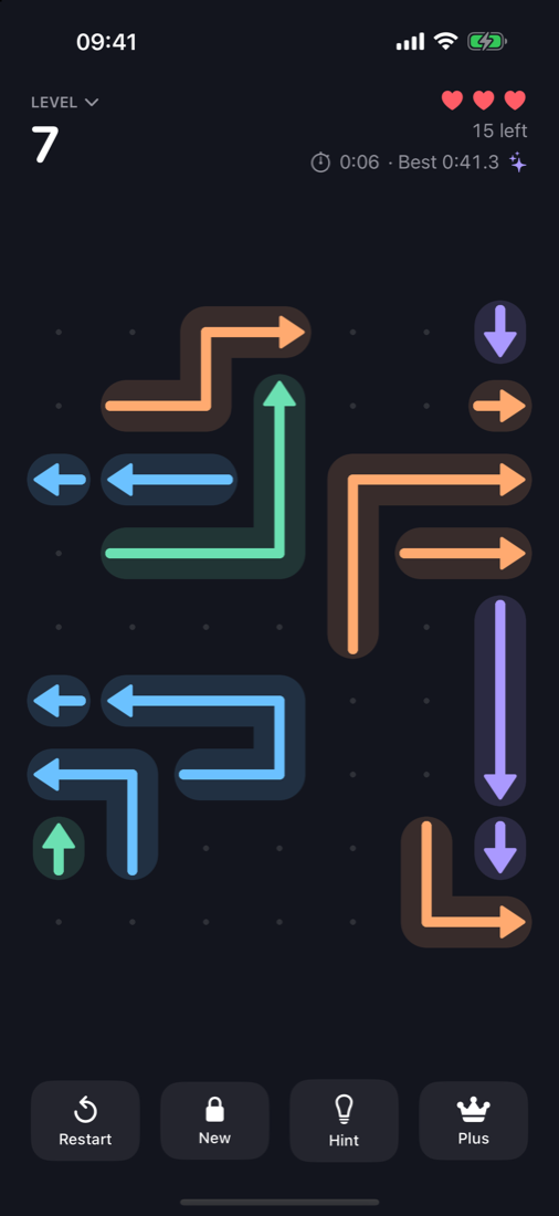 Arrow Escape gameplay: a board of coloured, snake-shaped arrows